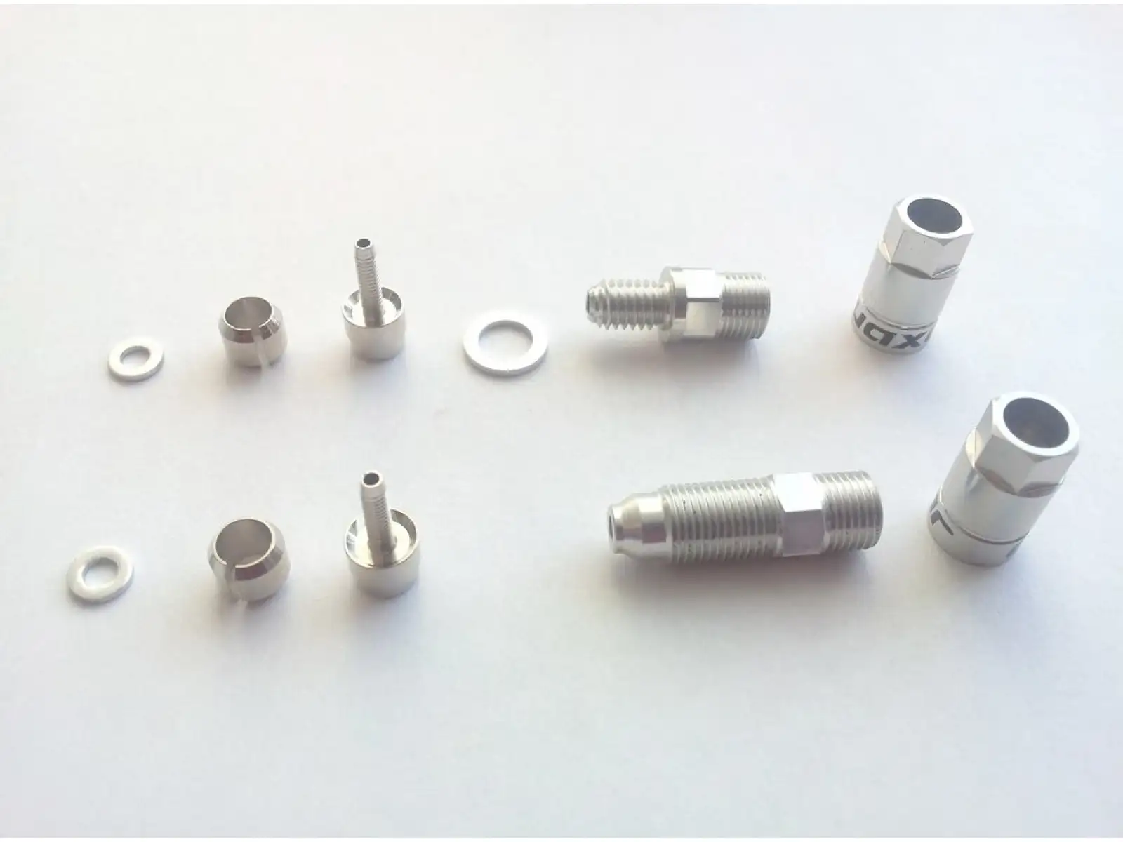 Quaxar Set Bremsleitungsendkappen für hydraulische Bremsen, kleines Gewinde.