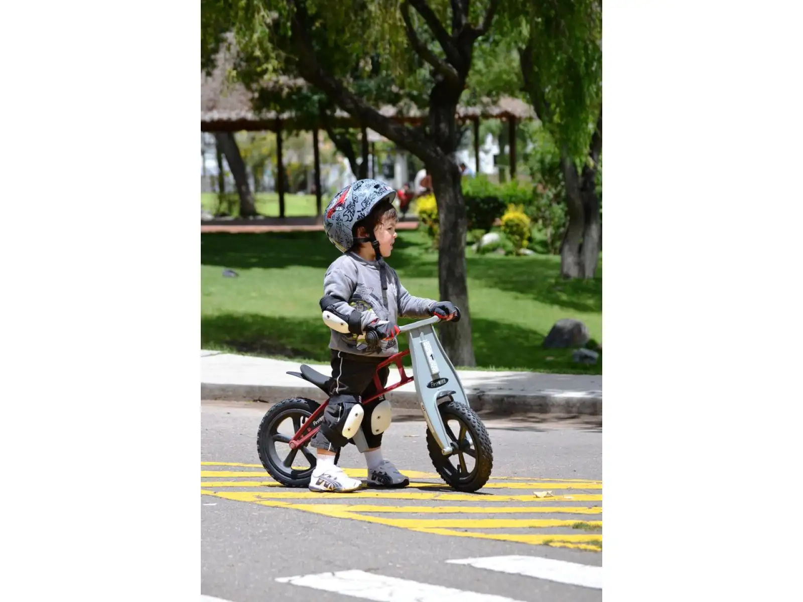 First Bike Street Kinderlaufrad lila
