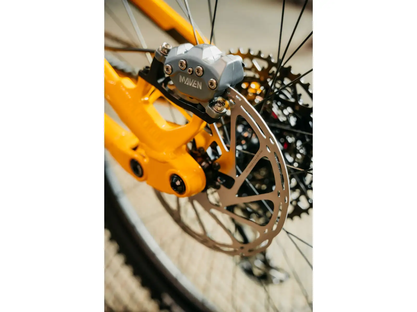 Nukeproof Mega 297 Pro Alloy Eagle 90 vollgefedertes Fahrrad Yellow