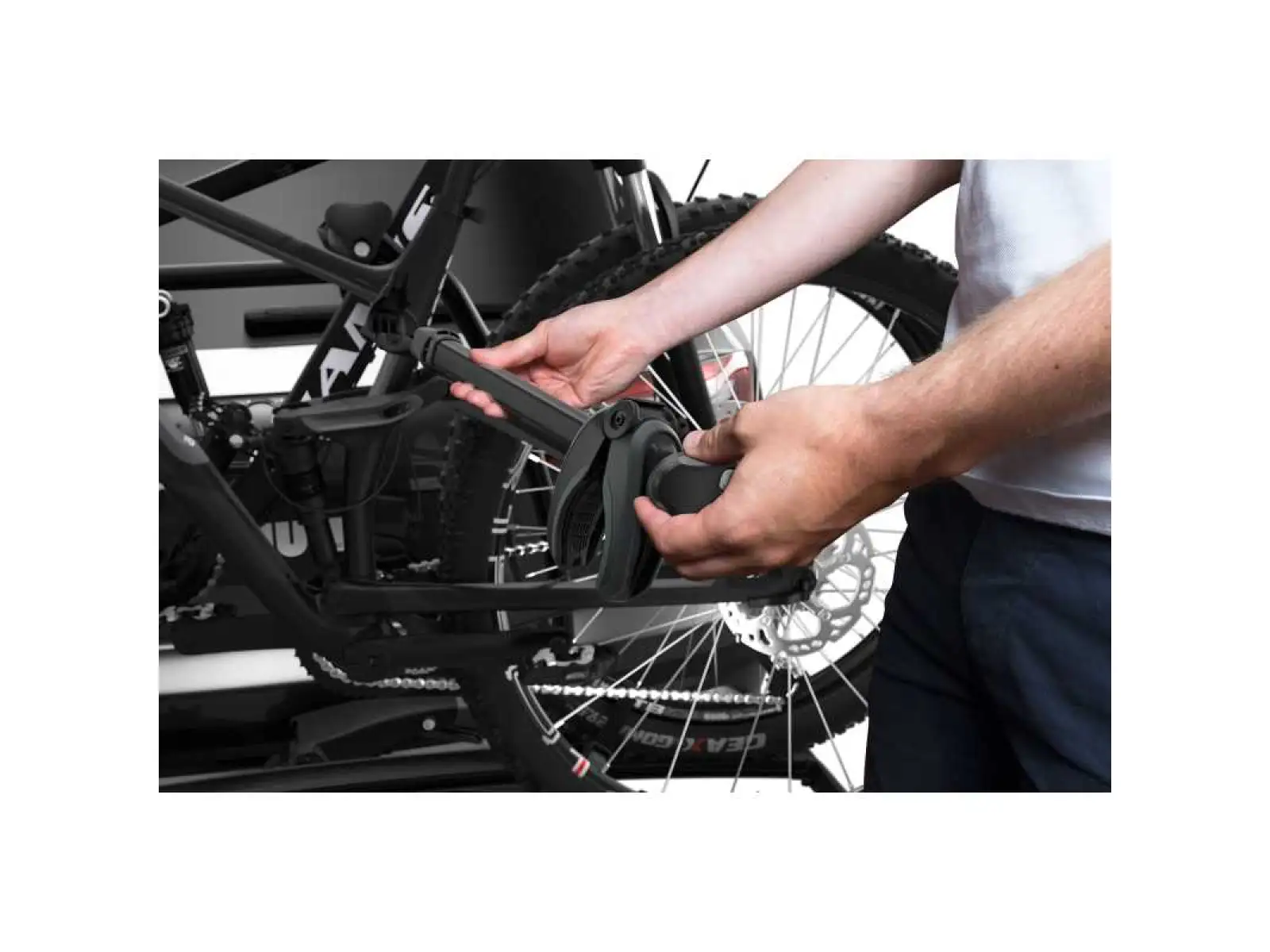 Thule VeloSpace XT 939 Fahrradträger für Anhängerkupplung für 3-4 Räder Schwarz
