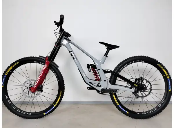GT Fury Custom Downhill-Bike Größe M.
