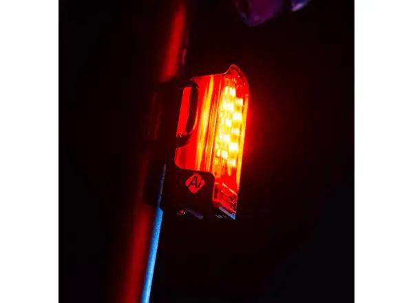 Lezyne Strip Pro Ai Allert 400+ Rücklicht