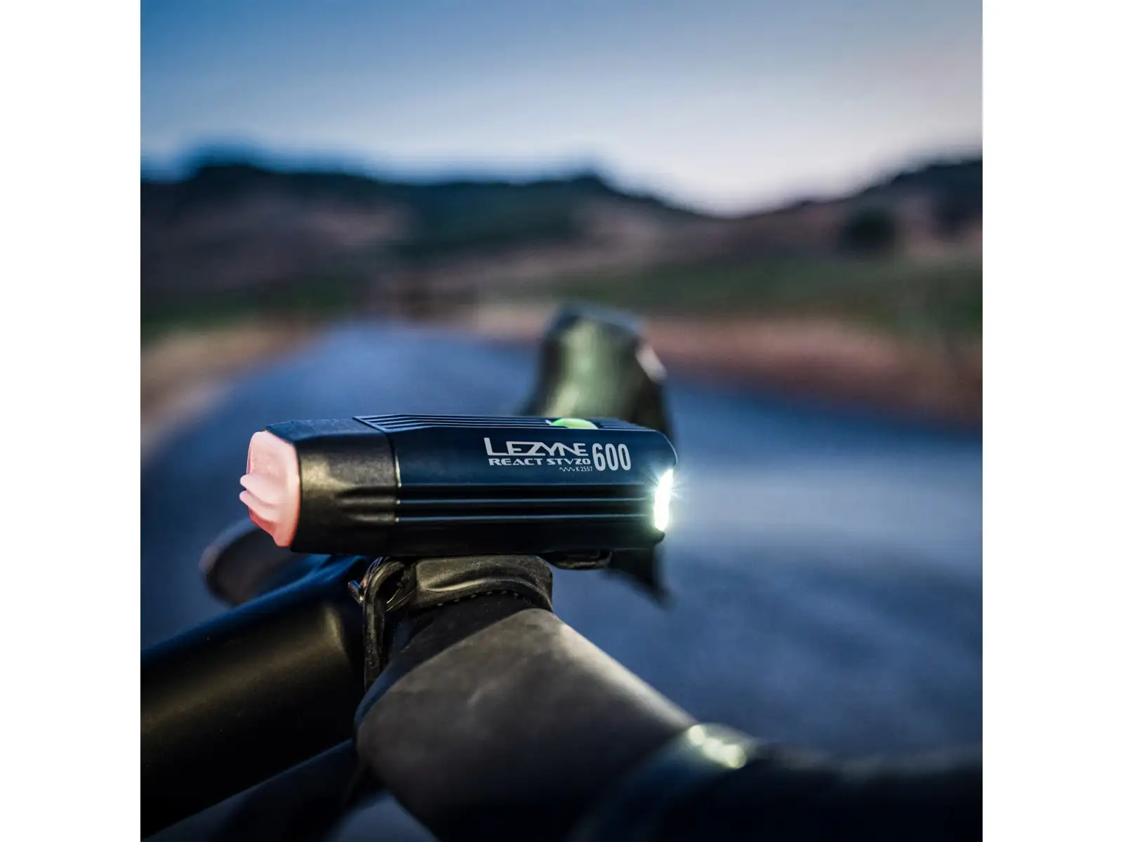 Lezyne React StVZO Vorderlicht Matte Black