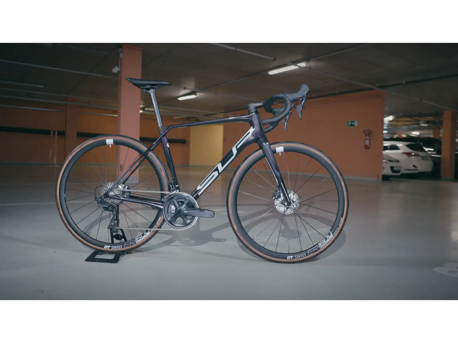 Superior X-Road Team Issue Gloss Black Rainbow/Hologram Chrome Renn-/Gravelbike.