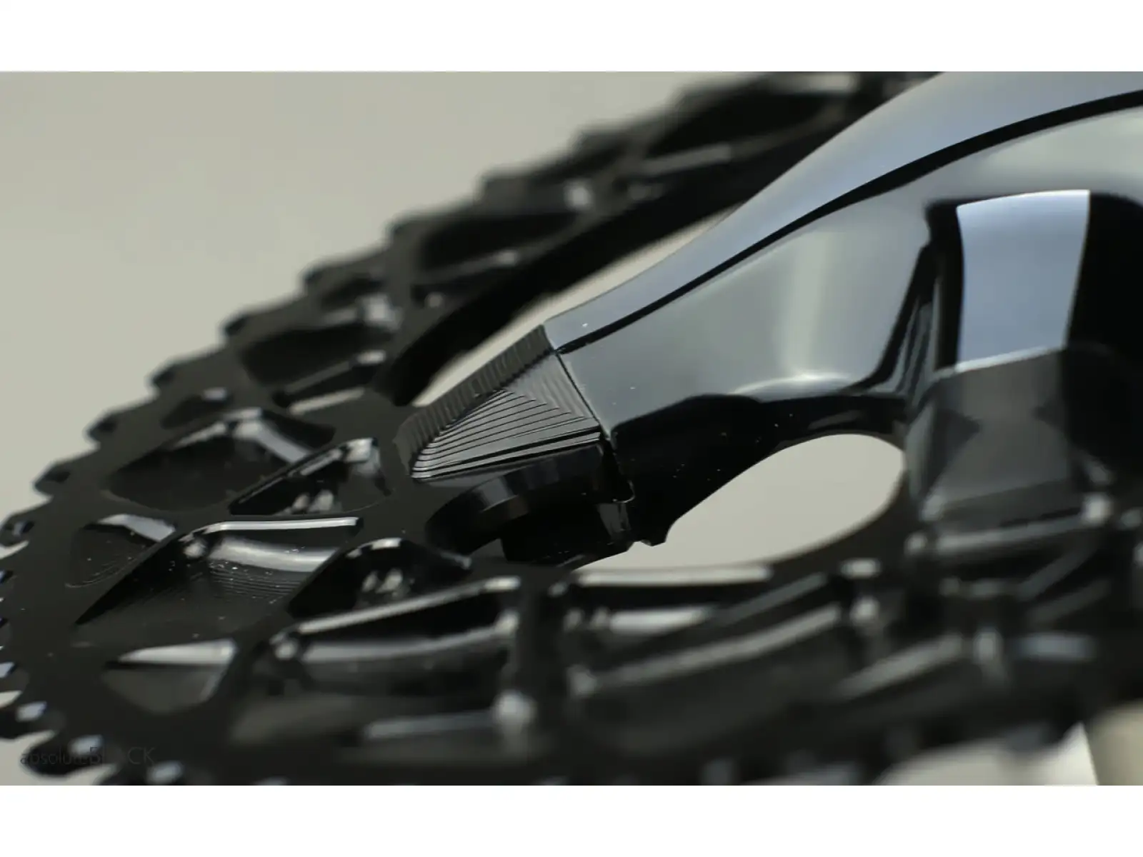 Absolute Black Mutter und Schrauben für den Dura Ace 9000 Umwerfer in Schwarz.