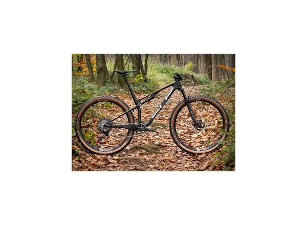 Vollgefedertes Mountainbike Superior Team XF 29 Matte Carbon/Chrome/Team Red