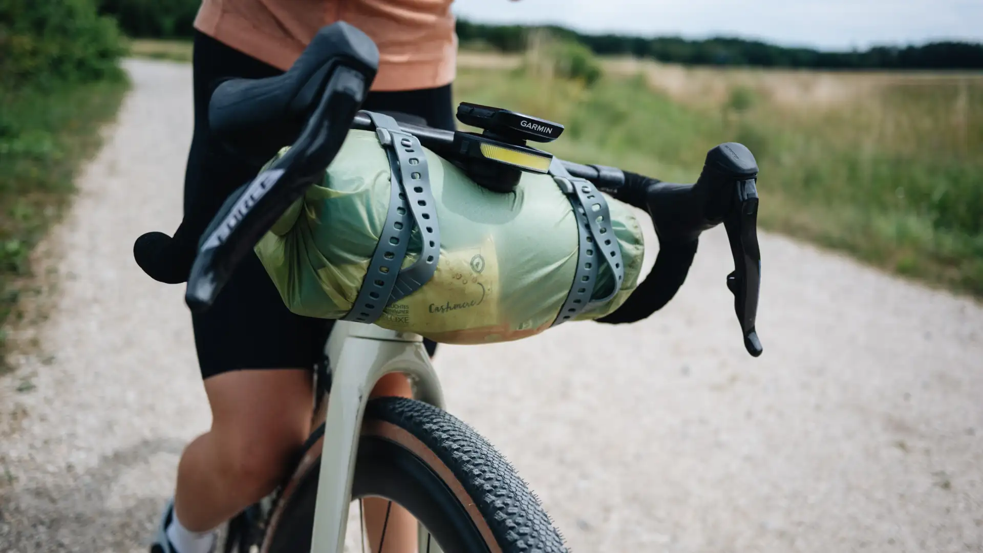 Leichtes Bikepacking: Wie man für mehrere Tage packt und dabei jede Fahrt genießen kann