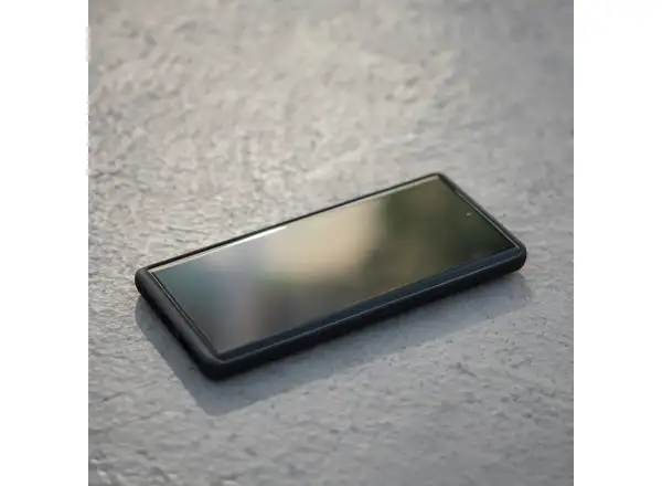 Peak Design Everyday Hülle für Google Pixel 8 in der Farbe Anthrazit.