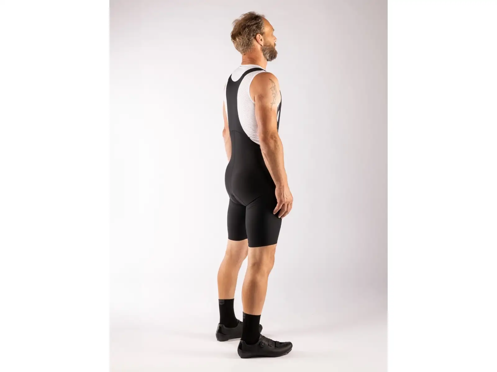 Force Action Shorts mit Helm und schwarzer Einlage.