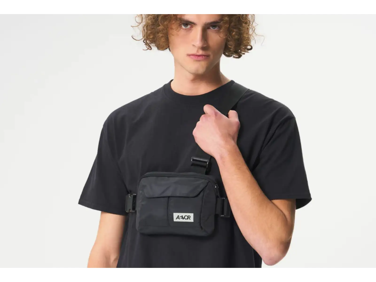 Aevor Front Pack Brusttasche Schwarz