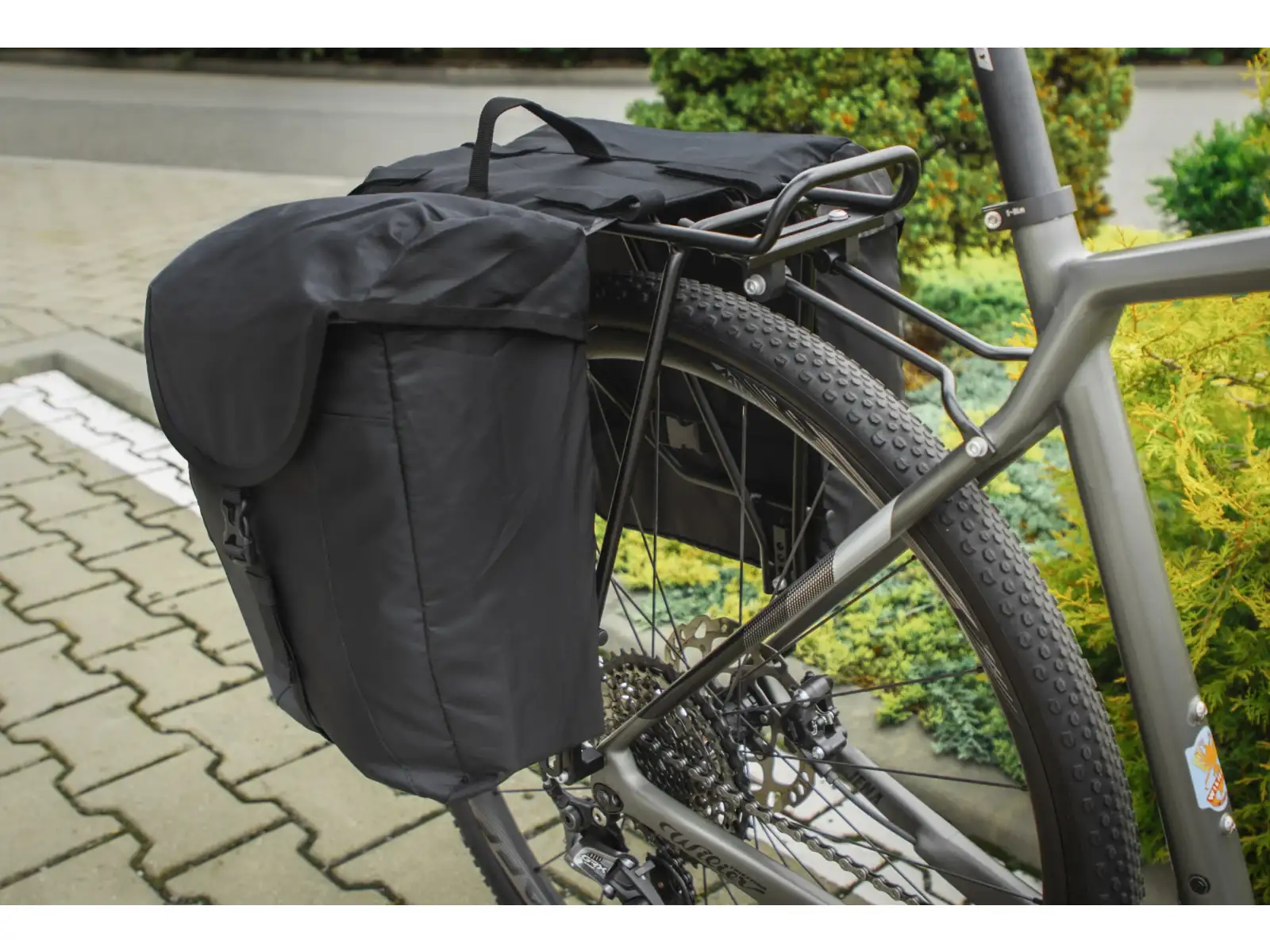 Force Haul Doppelpacktasche für hinteren Gepäckträger 2x8 l schwarz