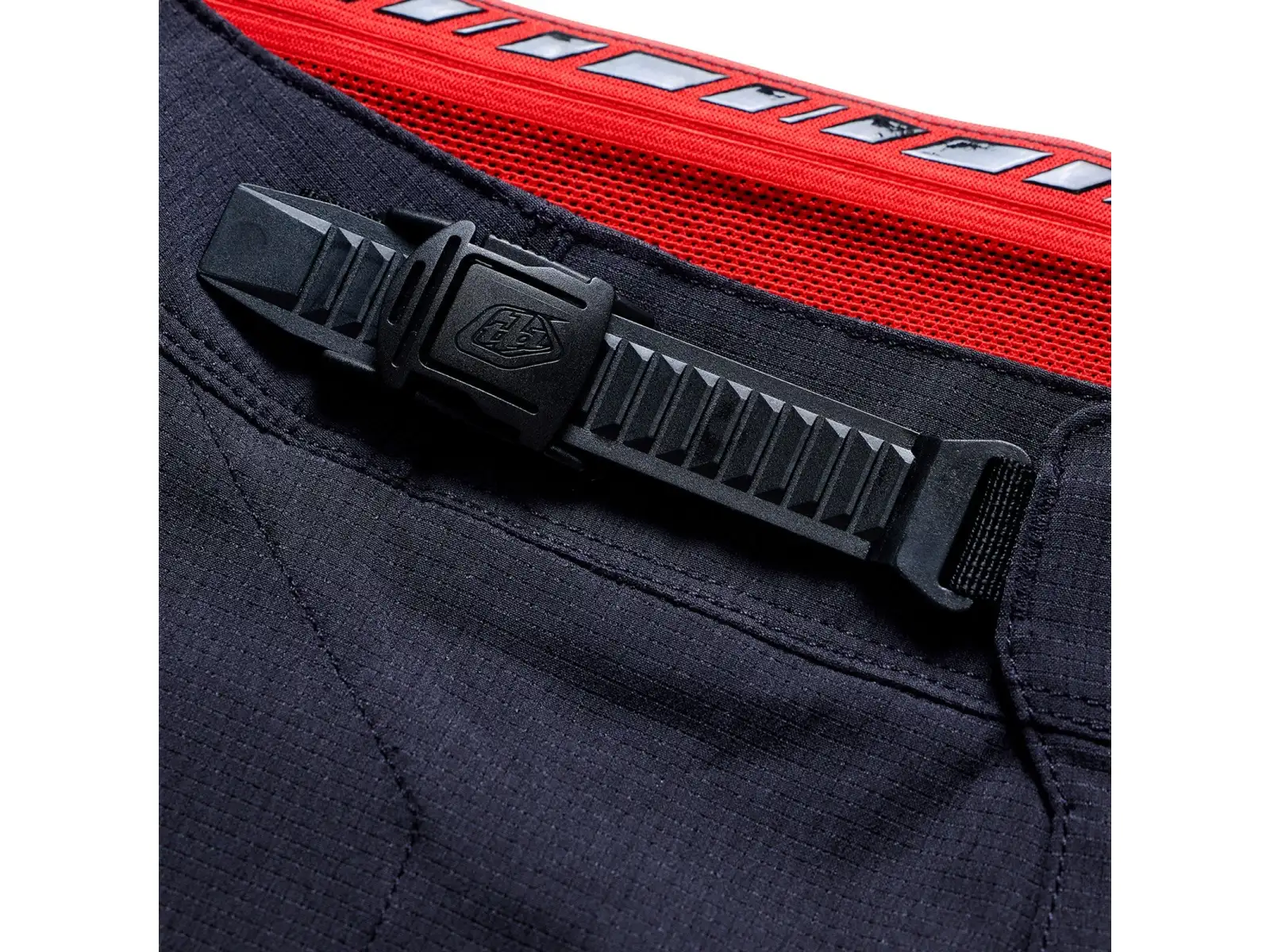 Troy Lee Designs Skyline Pro Air Herren-Shorts mit Einsatz x BN3TH Liner Mono Carbon