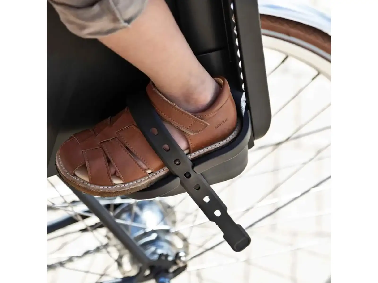 Urban Iki Rückenlehne mit Adapter für Gepäckträger in Beige/Kurumi Braun.