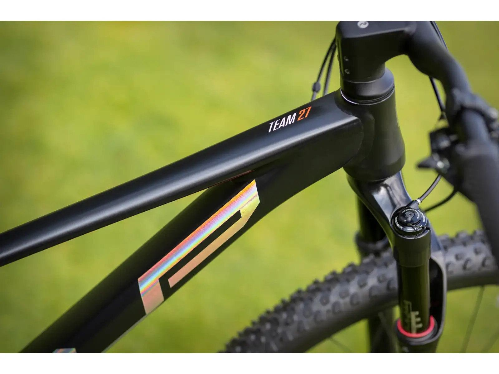 Superior Team 27 Issue Matte Black/Hologram Chrome/Team Red Kinderfahrrad
