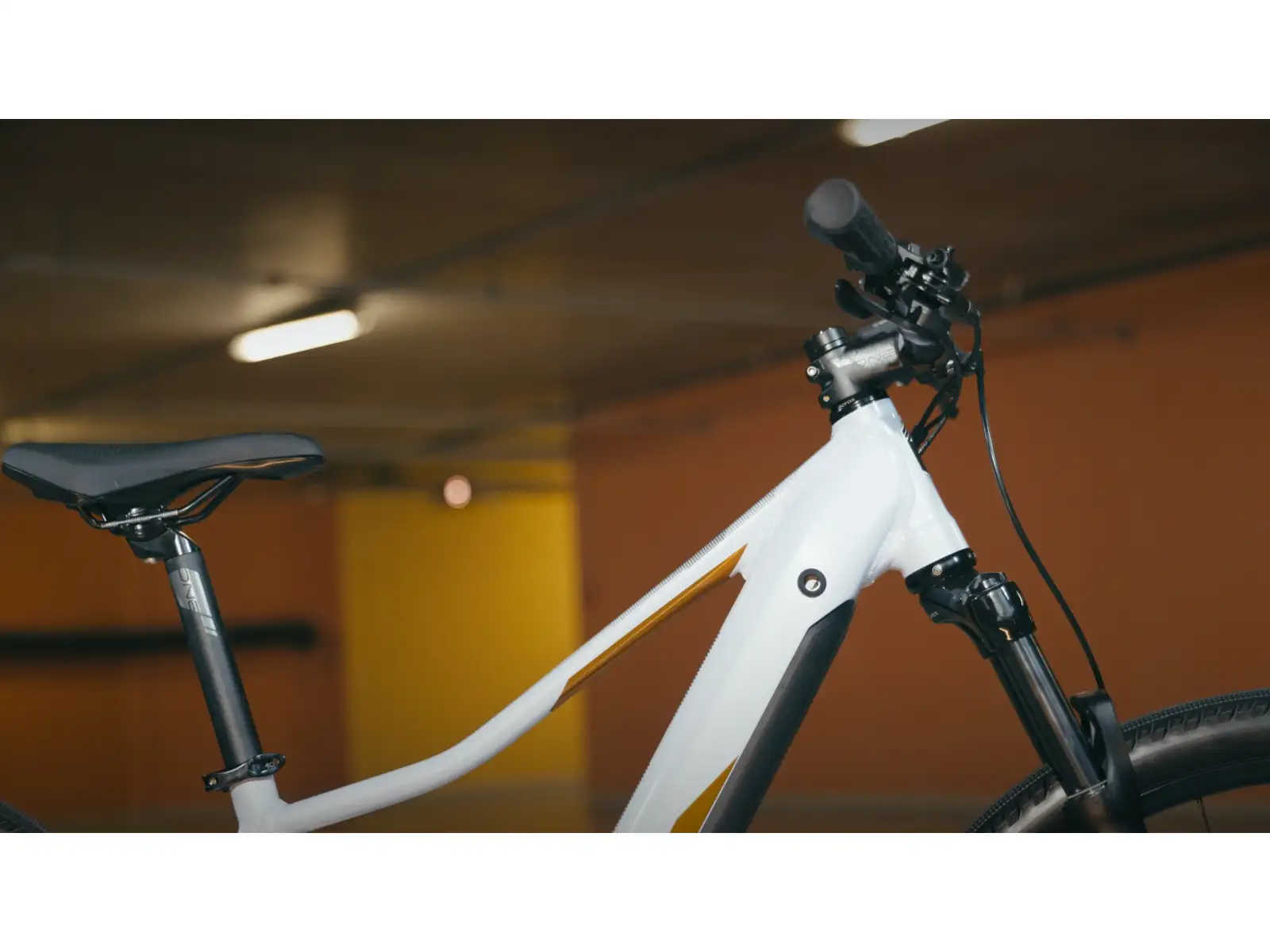 Superior eXP 8089 B Gloss Chrome/Matte Black E-Bike