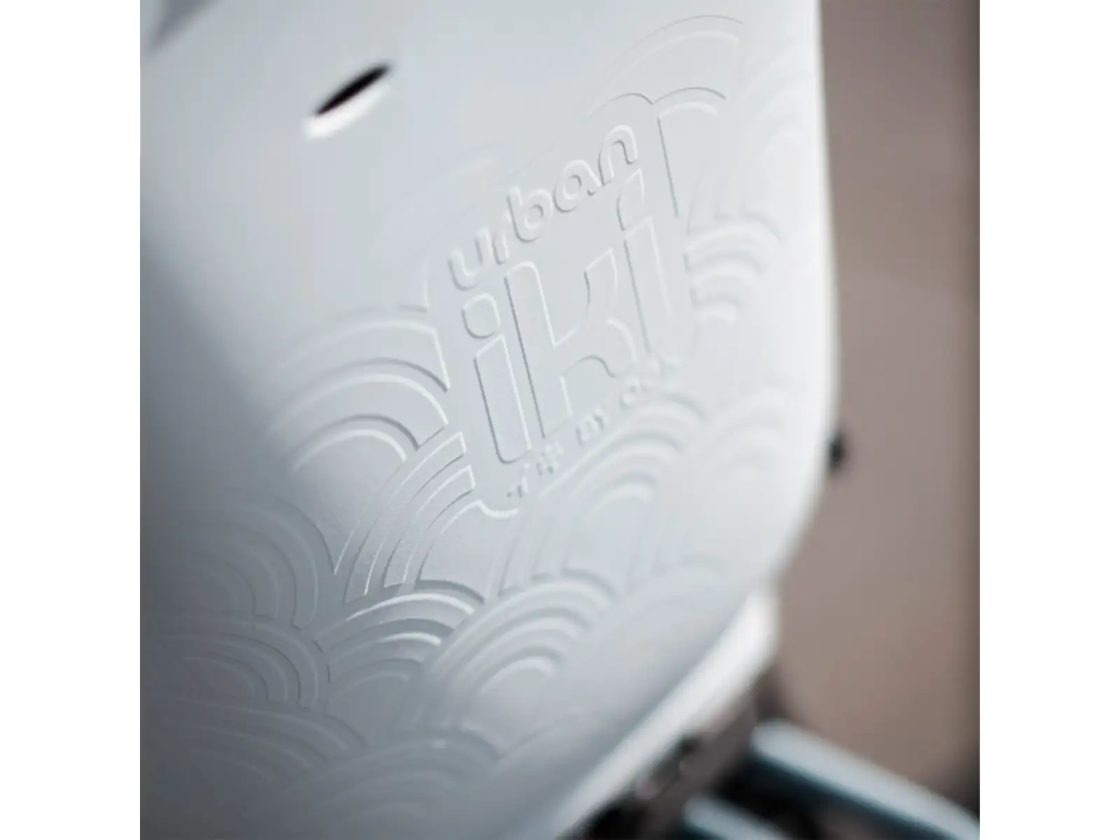 Urban Iki Kindersitz mit Adapter für Gepäckträger Shinju White/Bincho Black