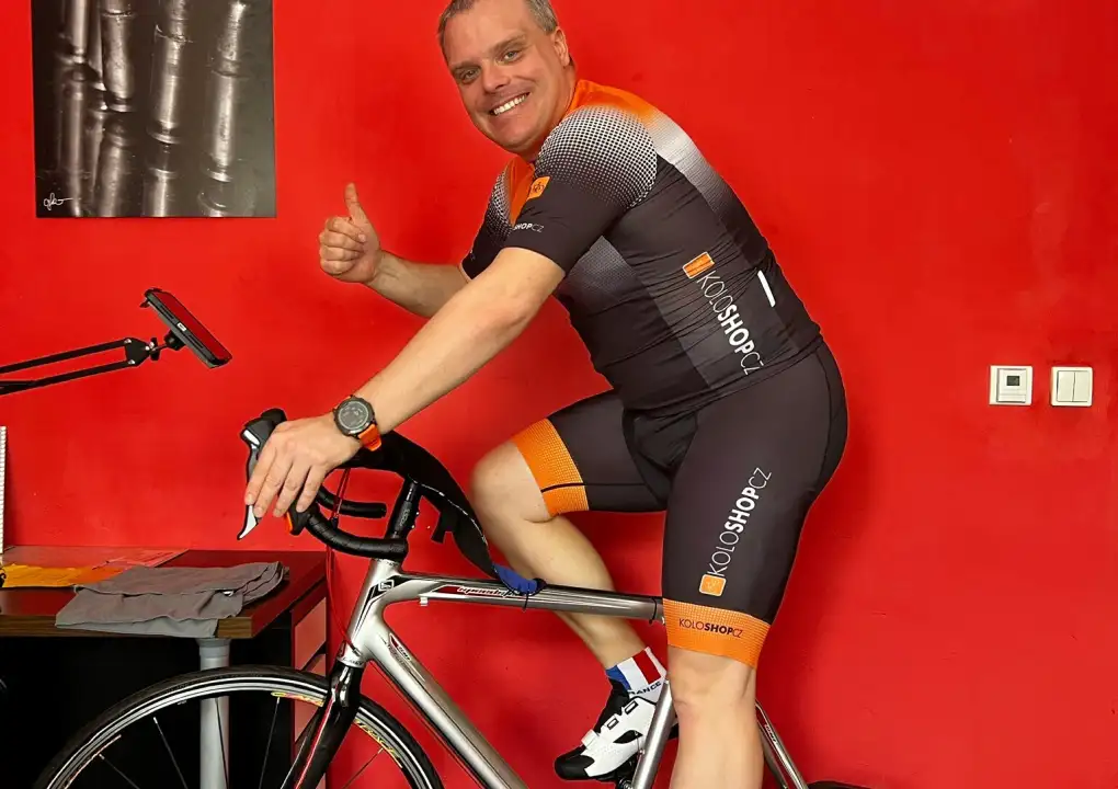 Virtuelles Fahren bringt Sie vom Wohnzimmer auf die Strecke der legendären Tour de France.