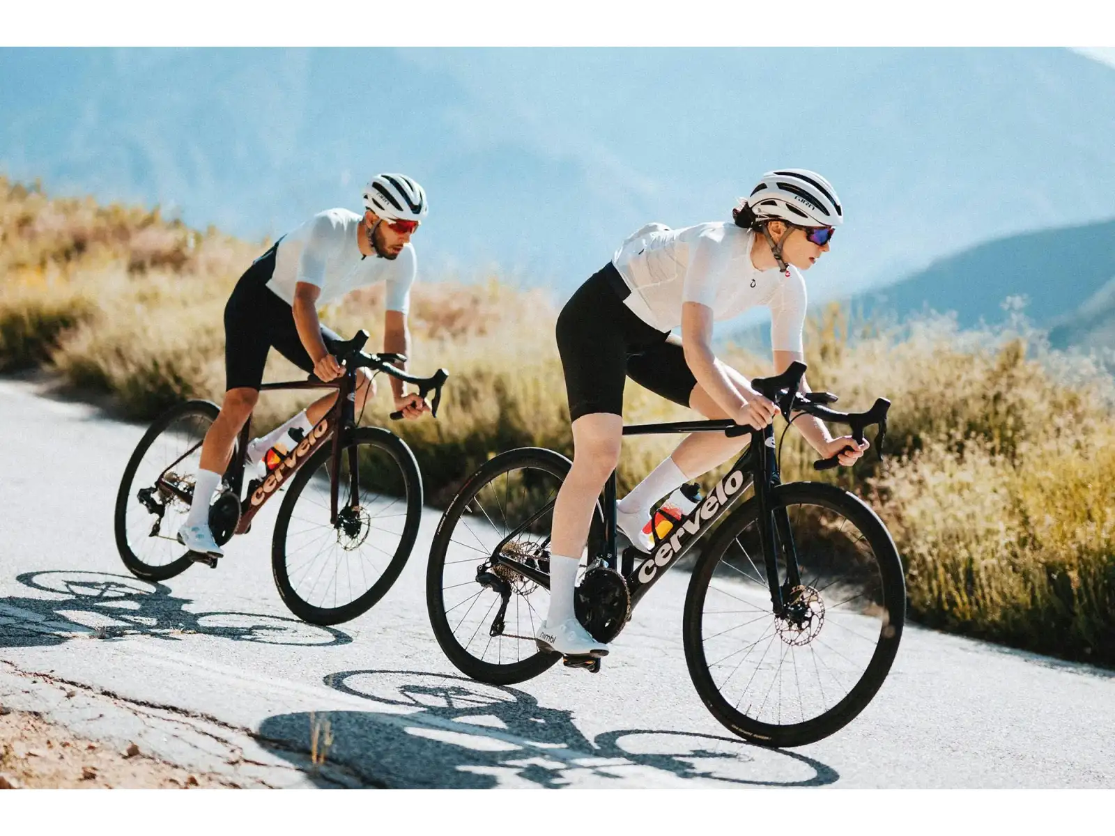 Cervélo Caledonia 105 Di2 Rennrad Black