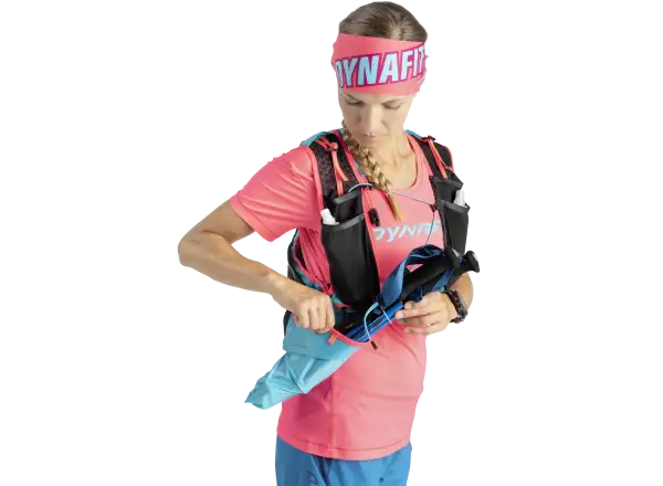 Dynafit Ultra Pro Pole ist ein zusammenklappbarer Laufstock aus Carbon in Methylblau.
