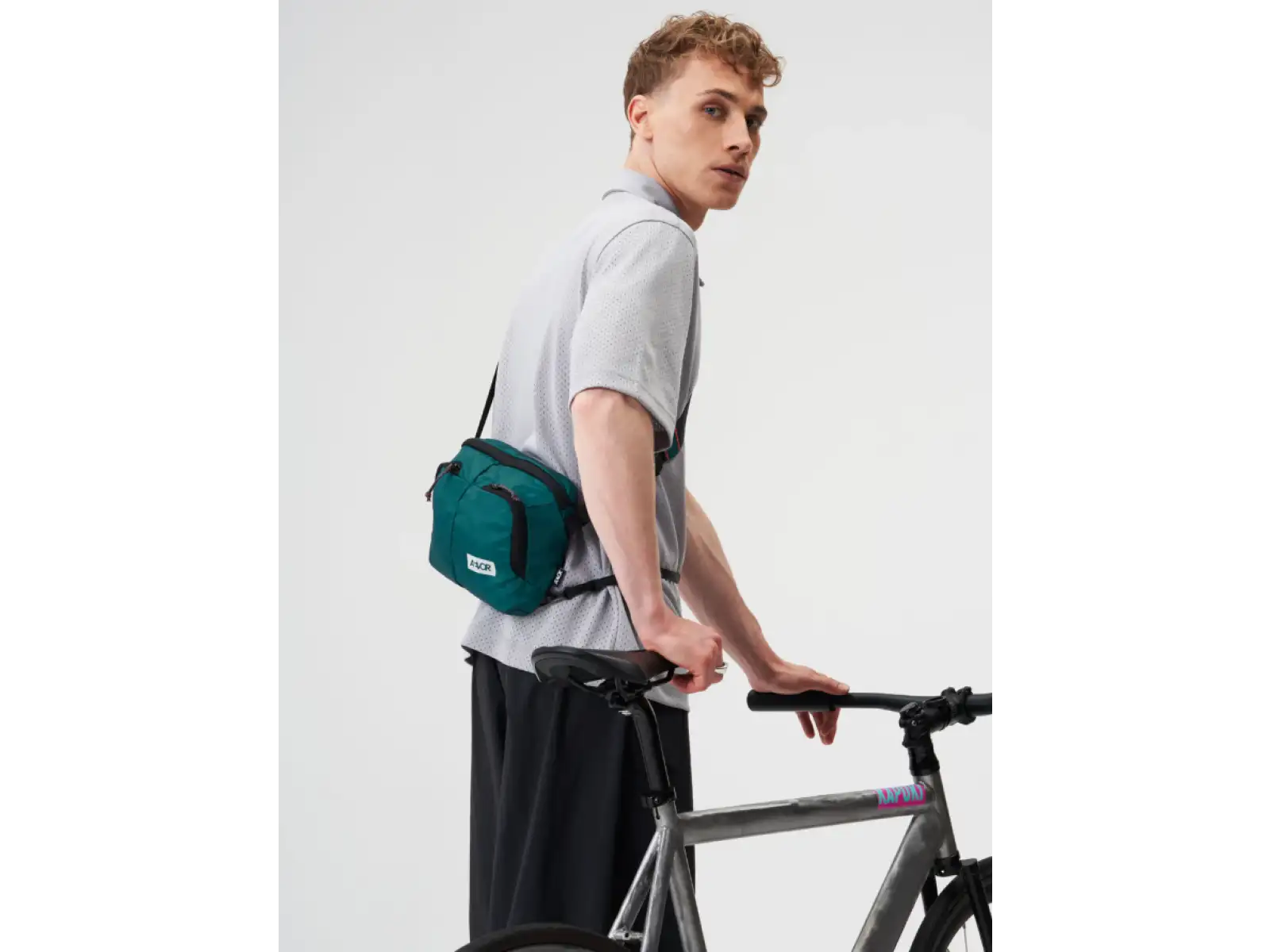 Aevor Sacoche Bag Umhängetasche 4 l Evergreen