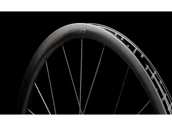 FFWD RAW CS 33 Straßenräder Matt Schwarz