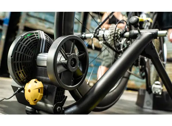 Saris M2 Smart Heimtrainer