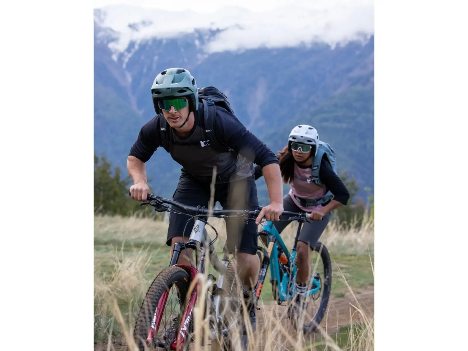 Uvex Revolt MIPS Helm Cloud/Black Matt