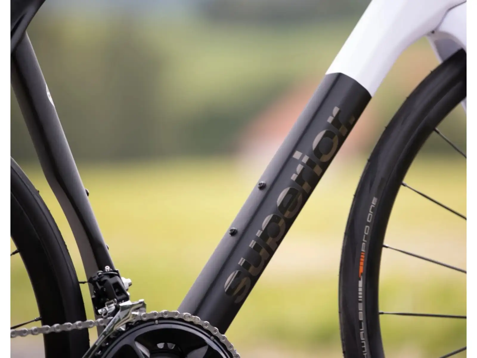 Superior X-Road 9.3 GF Rennrad matte Carbon/Weiß.