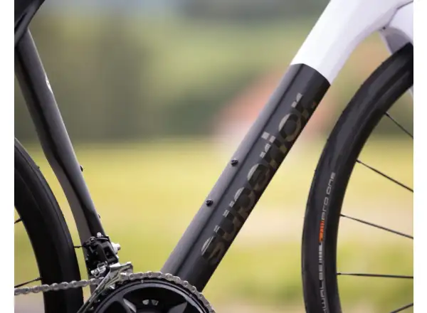Superior X-Road 9.3 GF Rennrad matte Carbon/Weiß.
