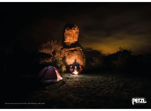 Petzl IKO Core wiederaufladbare Stirnlampe Schwarz