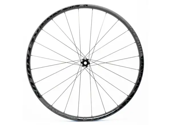 Die Reynolds Blacklabel 309/289 XC 29" Laufräder mit Shimano Micro Spline Nuss, 24/28 Speichen und einer Einbaubreite von 148 mm.
