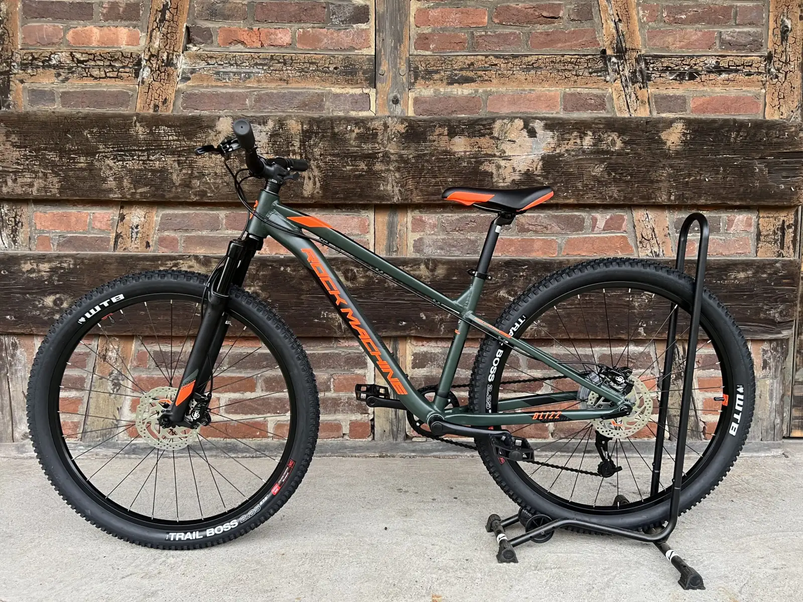 Rock Machine Blizz 27 HD Kinderfahrrad Mat Khaki/Neon Orange/Black