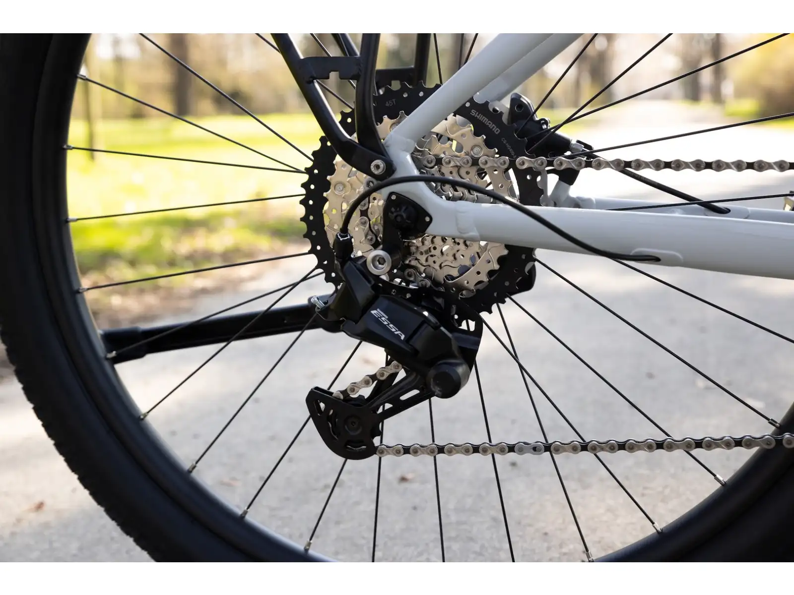 Rock Machine eRokk B70T Elektrofahrrad mit tiefem Einstieg – Matte Limerock Grey