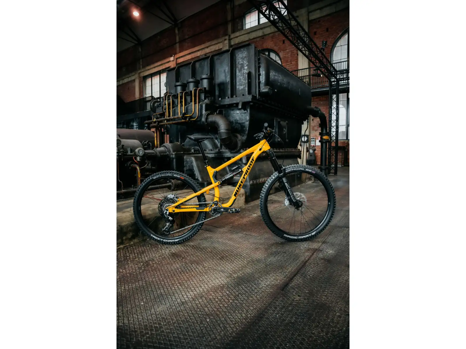 Nukeproof Mega 290 Pro Alloy Eagle 90 vollgefedertes Fahrrad Yellow
