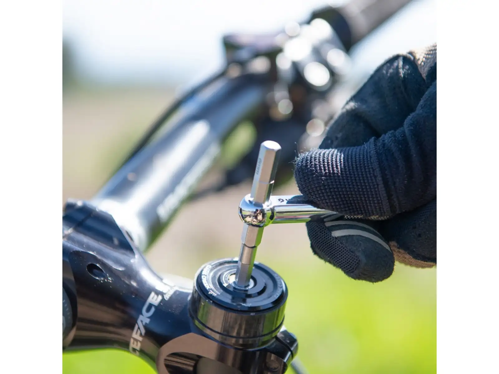 Blackburn Big Switch Multitool mit 15 Funktionen.