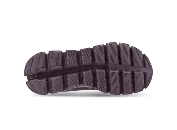 Auf Cloud Hi Monochrome Damen-Schuhe in Mullberry-Farbe.
