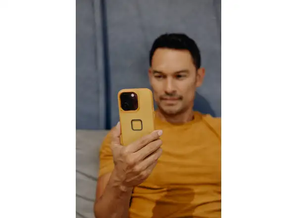 Peak Design Everyday V2 Hülle für das iPhone 15 Pro Sun
