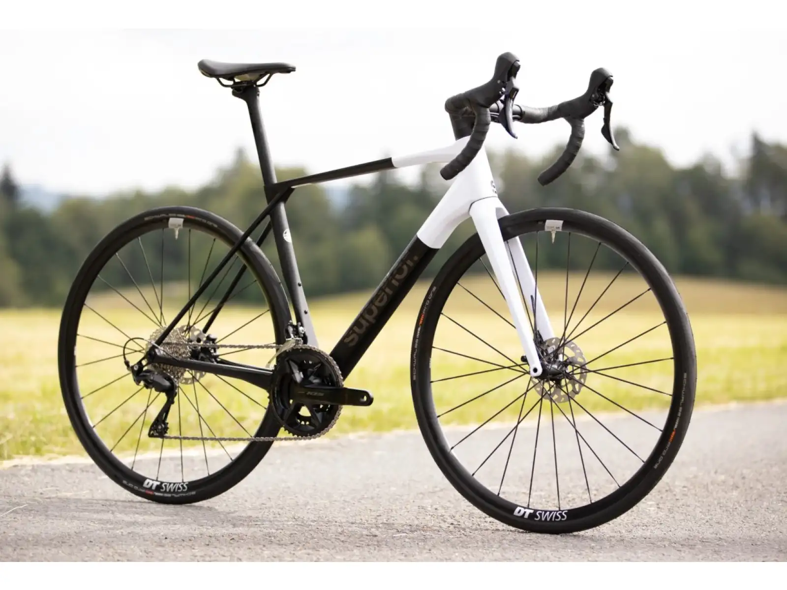 Superior X-Road 9.3 GF Rennrad matte Carbon/Weiß.