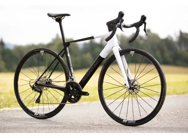 Superior X-Road 9.3 GF Rennrad matte Carbon/Weiß.