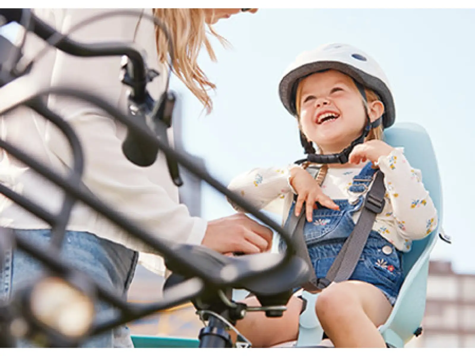 Urban Iki Kindersitz vorn mit Adapter Aotake Light Blue/Shinju Weiß