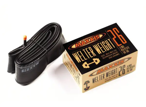 Maxxis Welter Weight Trekking Schlauch 700x33/50 mit 48 mm französischem Ventil.
