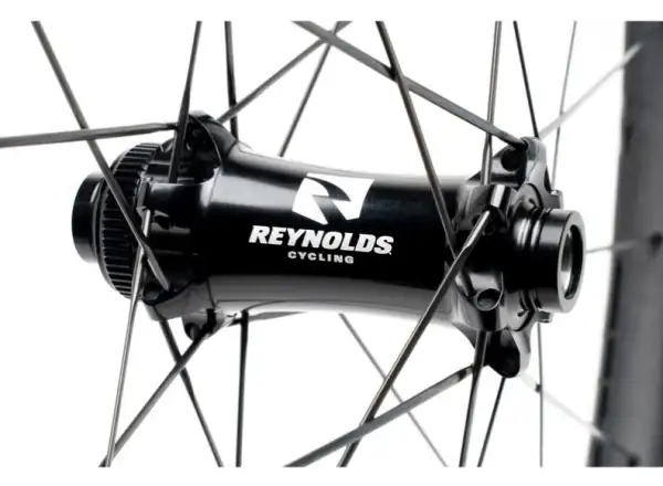 Die Reynolds Blacklabel 309/289 XC 29" Laufräder mit Shimano Micro Spline Nuss, 24/28 Speichen und einer Einbaubreite von 148 mm.