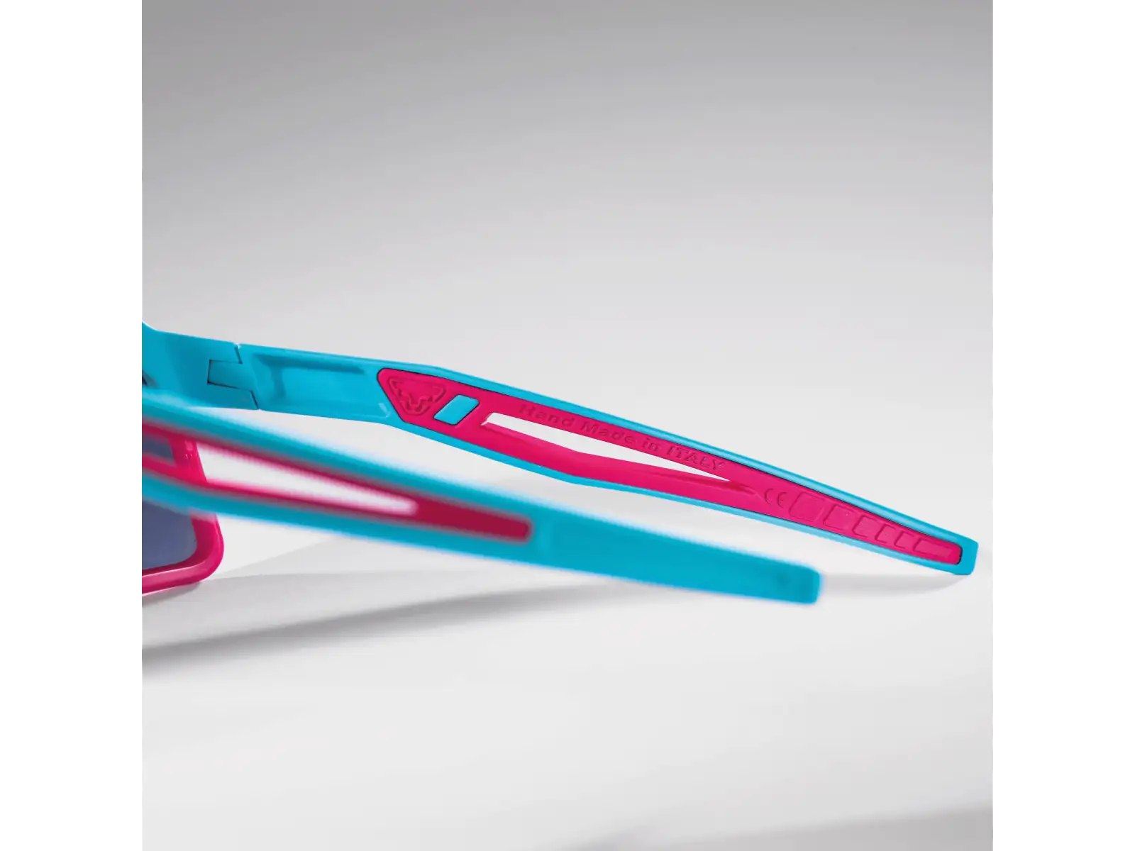 Dynafit Trail Evo Brille in Entenblau/Gelb.