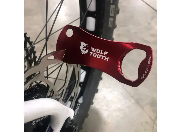 Wolf Tooth Flaschenöffner schwarz.
