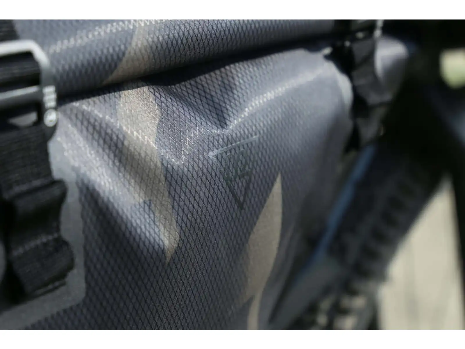 Woho X-Touring Dry Rahmentasche 9 l Cyber-Camo Diamond Schwarz Größe M.