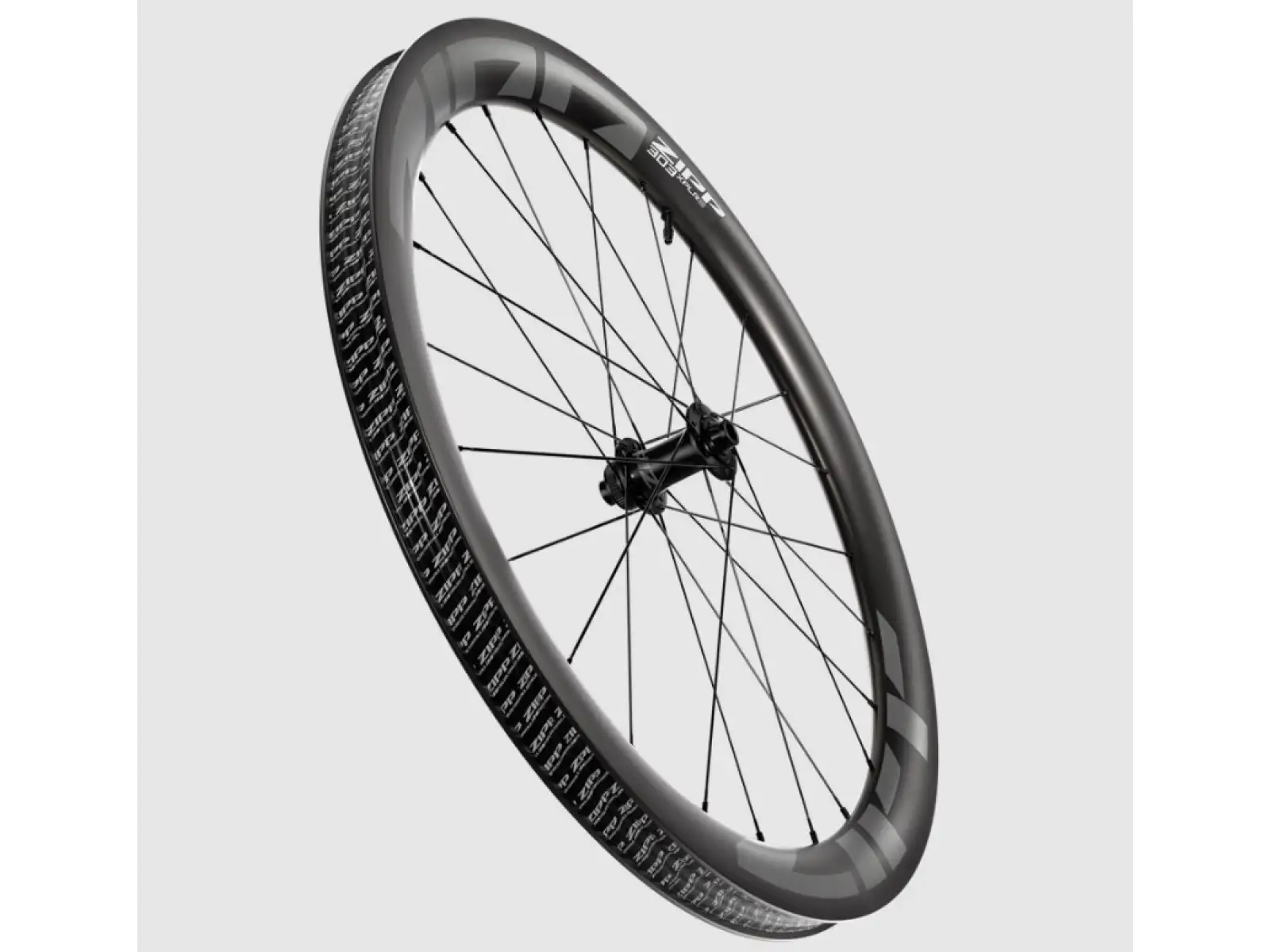 Zipp 303 XPLR S Vorderrad 12x100 mm komplettiert.