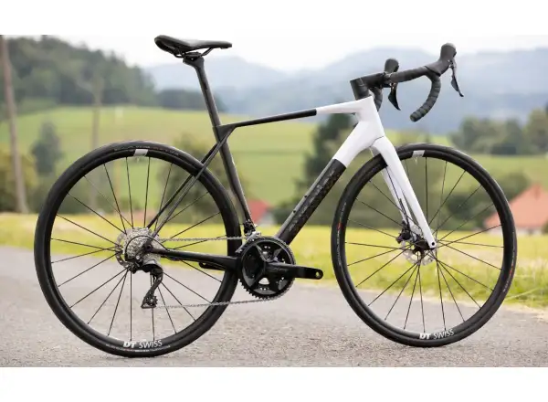 Superior X-Road 9.3 GF Rennrad matte Carbon/Weiß.