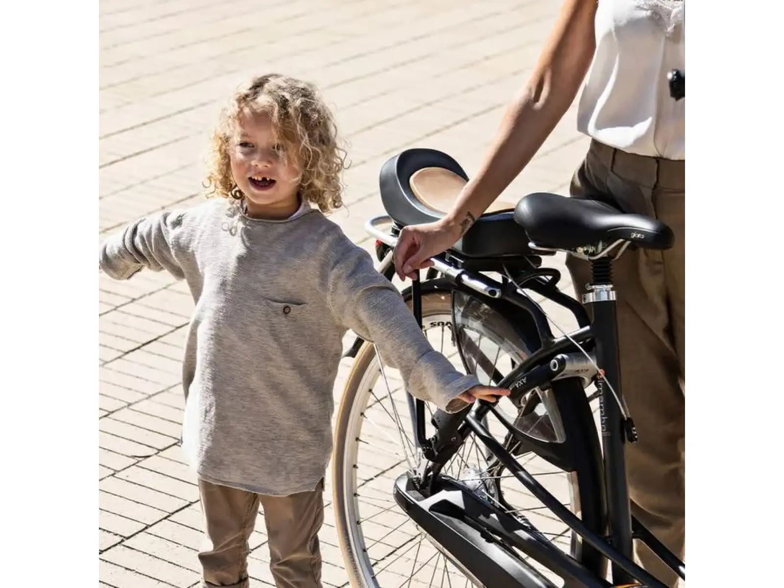 Urban Iki Junior Hinterradsitz mit Adapter für Gepäckträger Bincho Schwarz/Kurumi Braun