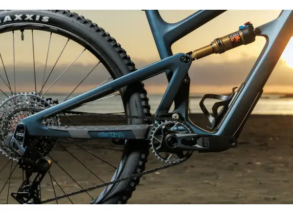 Ibis Ripley V5 Deore Mountainbike in Blue Hour.