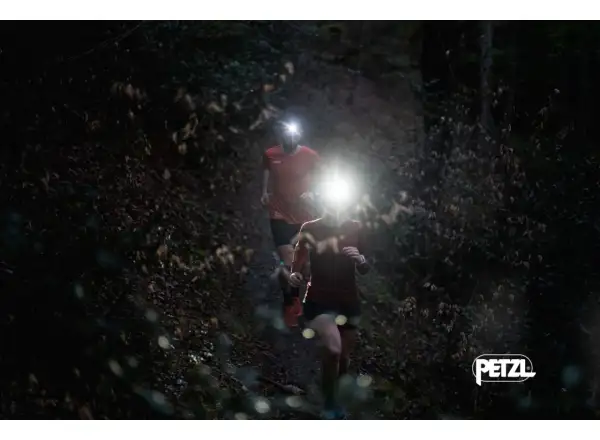 Petzl Swift RL 2023 wiederaufladbare Stirnlampe Orange